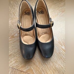 Sofft Mary Jane Closed Toe Heel